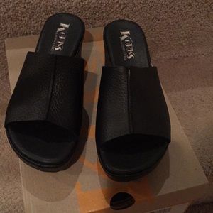 KORKS Ashlin Slides! NIB! Size 7. Black Leather!